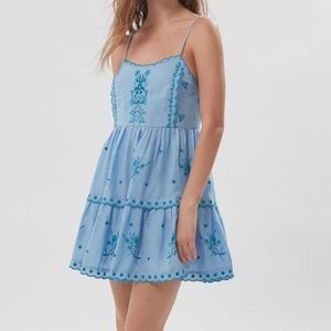 UO HANNA EMBROIDERED SCALLOPED BABYDOLL DRESS
